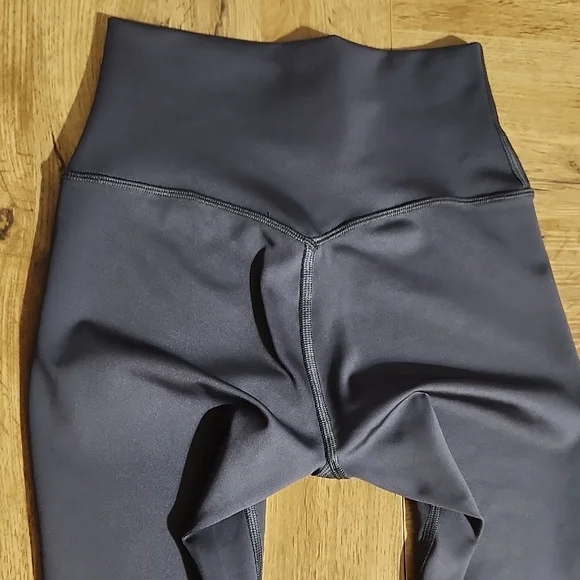 ALO Yoga Charcoal Leggings Size S - Picture 6 of 16